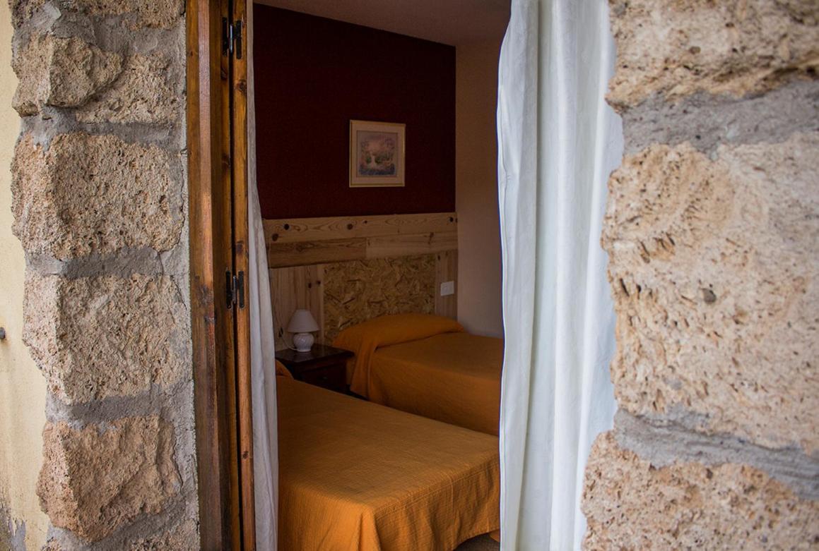 Hostal Del Tajo Peralejos de las Truchas Exterior foto